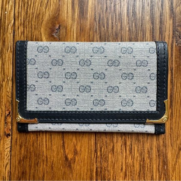 Gucci Accessories - ❤️LAST CHANCE❤️ Gucci Vintage Card Holder (w/ COA)